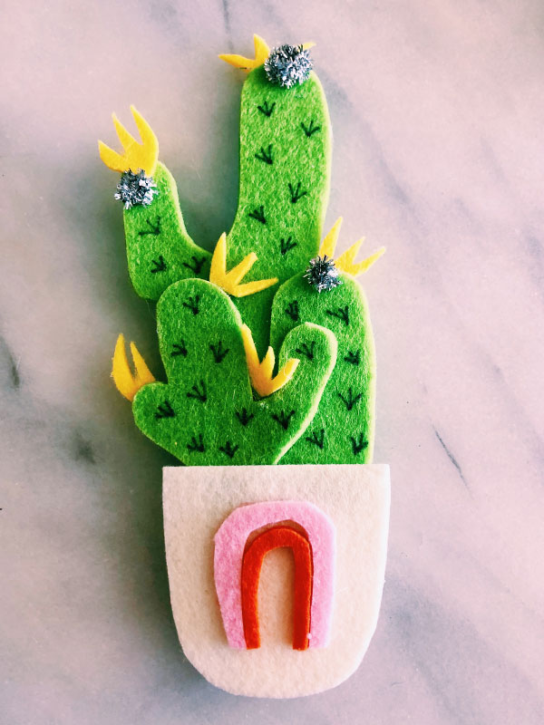 Make these adorable DIY cactus planter magnets to use as fridge magnets. All you need is felt, hot glue, magnets and a pen. 